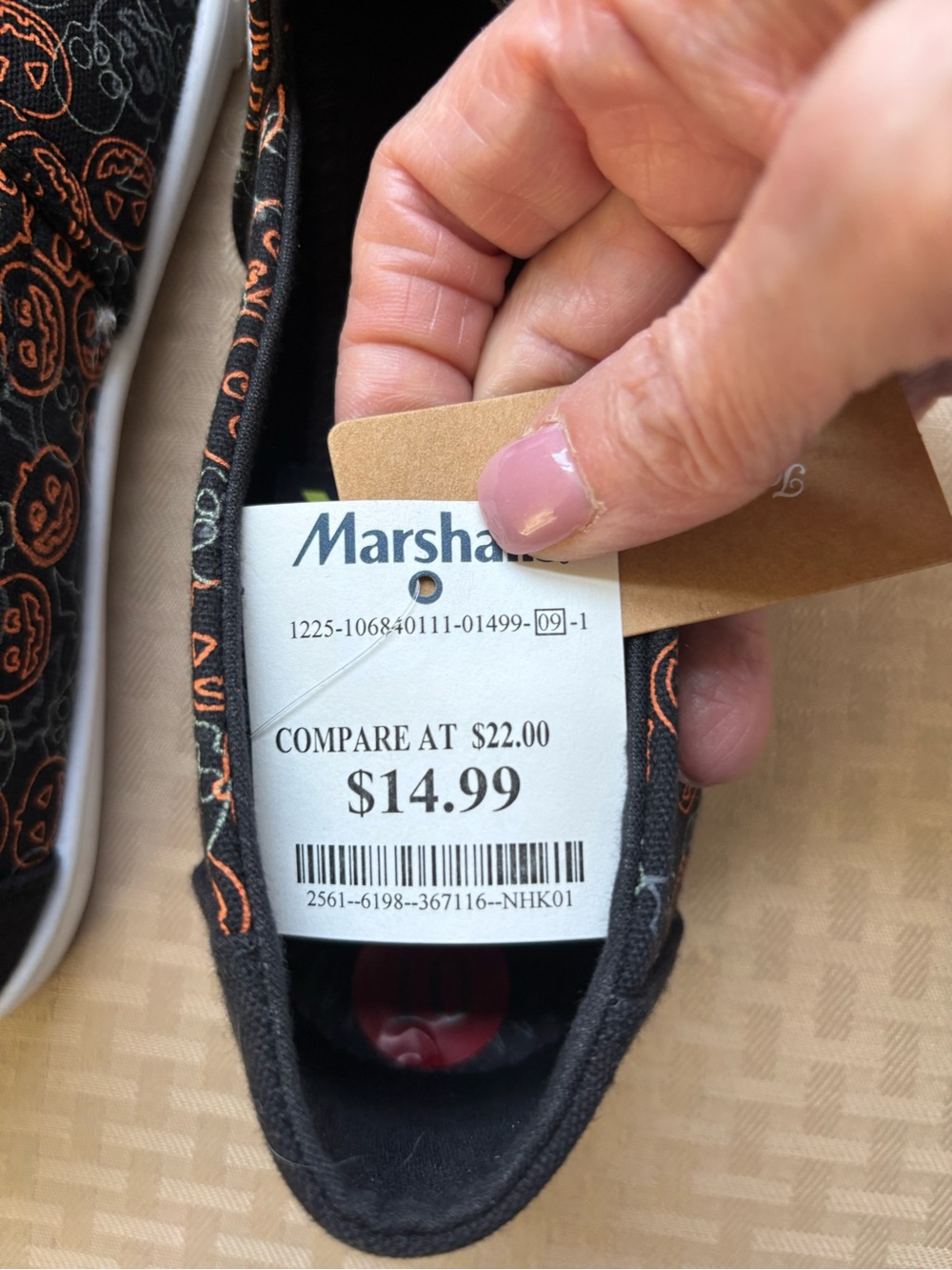 Tommy Bahama Women’s Black Slip-On Sneakers with Orange Pumpkin Print size 10 - Picture 3 of 4
